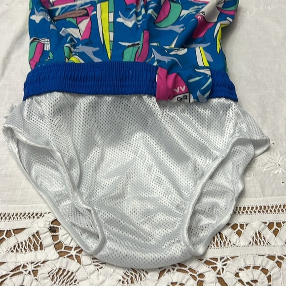 Vineyard Vines boys swim trunk size 7 - Picture 5 of 6